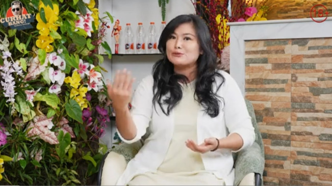 Gusti Aju Dewi. [YouTube/Curhat Bang Denny Sumargo]